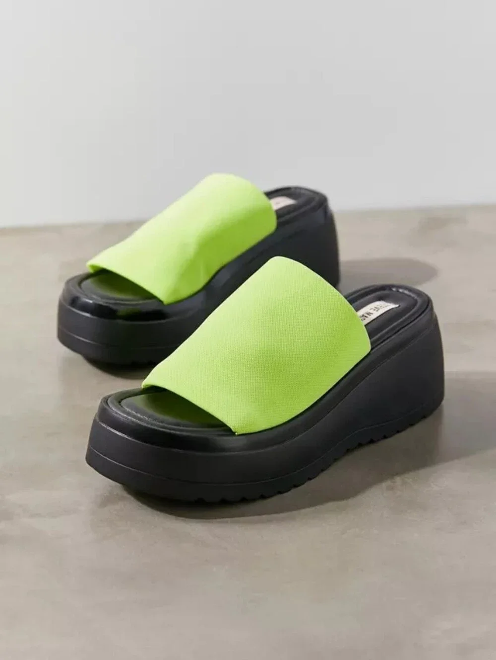 Steve Madden X UO Scrunchy Platform Sandals Shoes Neon Green Yellow Slinky 8 - Picture 1 of 11